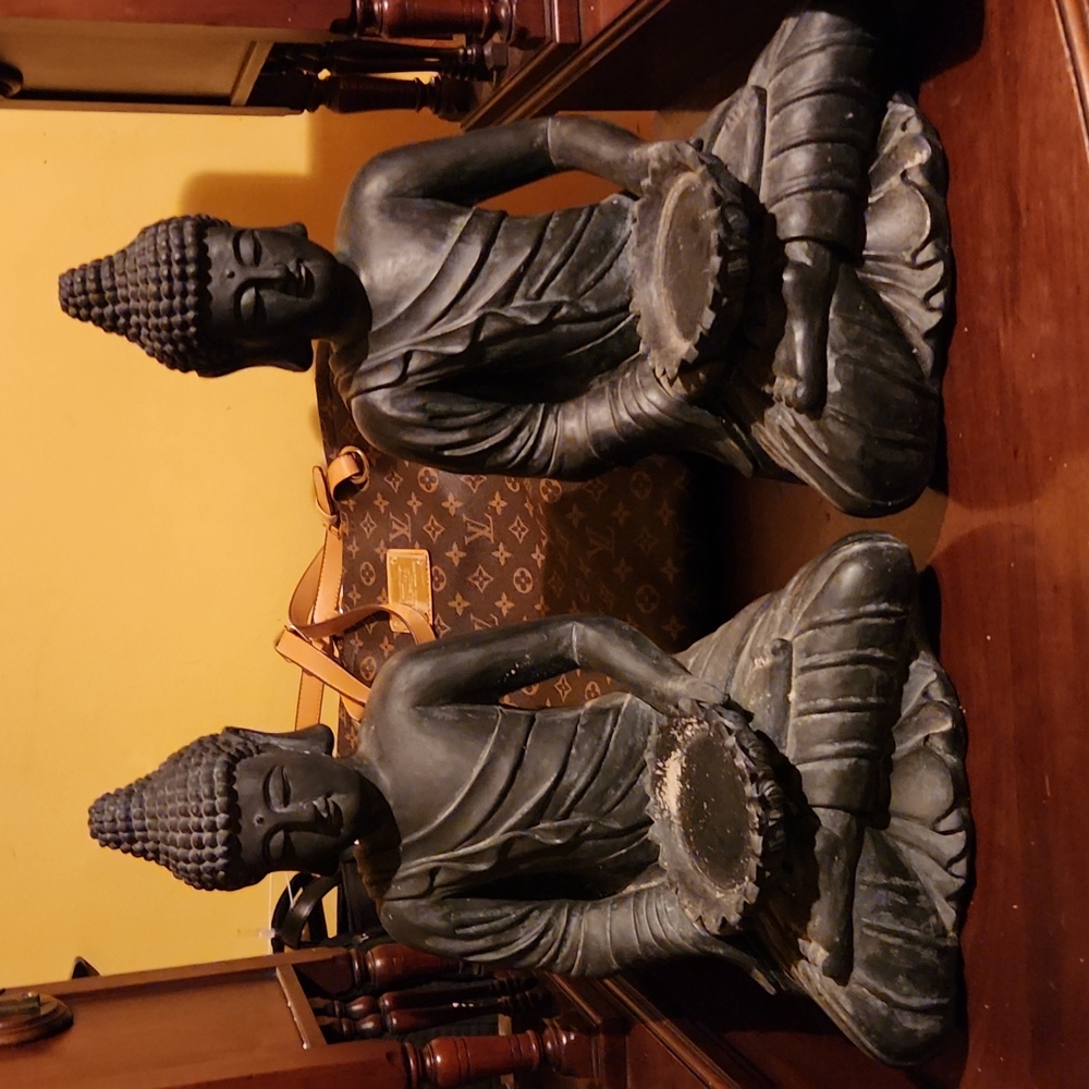 MEDIATATING BUDHA/CANDLE HOLDER (HUGE)